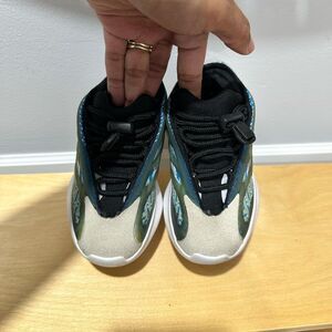 YEEZY 700 V3 toddler SIZE 10